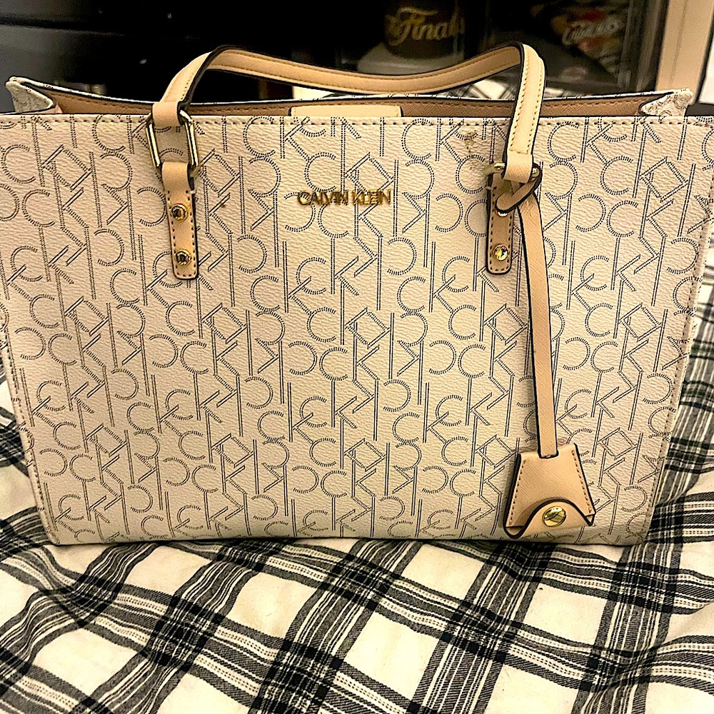 Calvin Klein New leather White, tan shoulder strap bag